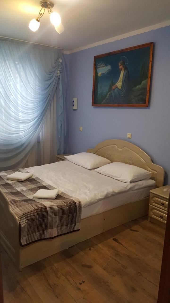 Zatishok Guest House ラーヒフ エクステリア 写真